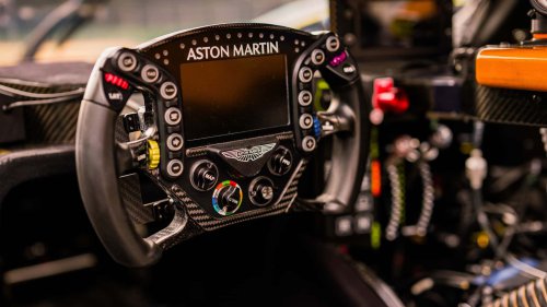 Aston Martin Valkyrie LM Beri Pelanggan Mobil Le Mans