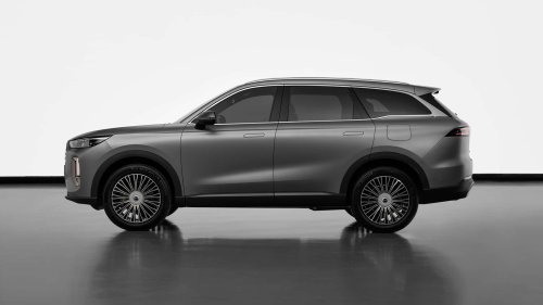 425 CV, 4x4, 140 km en eléctrico y 38.990 € (con descuento): el nuevo SUV de Ebro ya está aquí