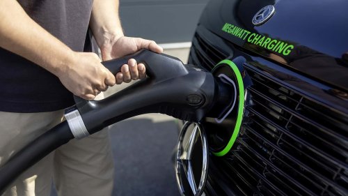Mercedes-Benz, Mercedes-Benz experimenta con la carga rápida, bidireccional y sin cables