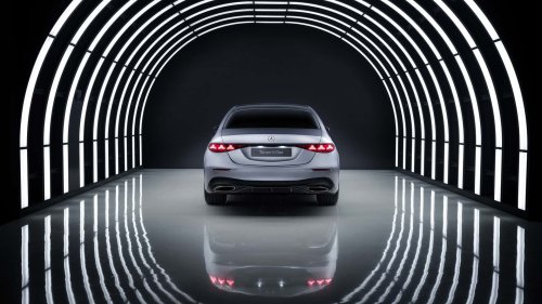 Encendida en Alemania y apagada en Italia. ¿Qué pasa con la estrella del Clase S?