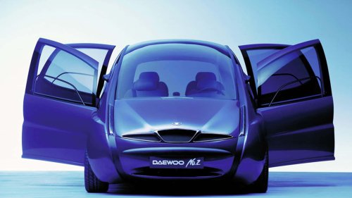 El Daewoo con retrovisores digitales y faros LED de los años 90