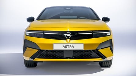 Opel apporte le V2L sur l’Astra Electric : la voiture alimente désormais les vélos