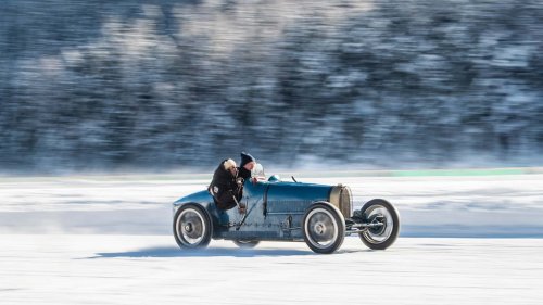 Bugatti, Bugatti Took Its Best Hypercars Ice Drifting. It's Pure Cinema