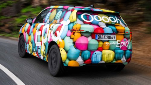 Skoda Epiq : premières images officielles en camouflage aux couleurs vives