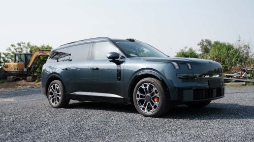 Lynk &amp; Co 900 Hybrid Mewah Bertenaga 845 HP yang Nyaman