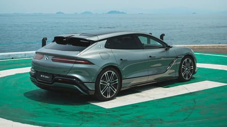 Este coche carga su batería en el mismo tiempo ¡que si echaras gasolina!