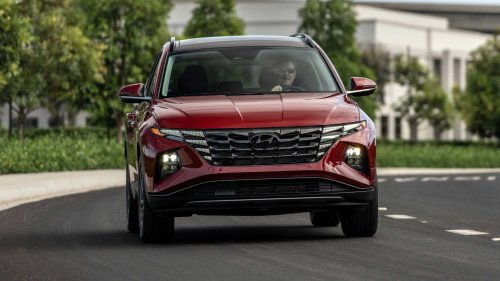 Hyundai, Hyundai Tucson, 'What On God’s Green Earth Does That Do?:' Mechanic Puts a New Hyundai Tucson on a Lift. Then He Notices a Curious Design Change