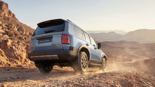 ¿No has comprado todavía el Land Cruiser? Acierto, porque llega la mejor versión 4x4