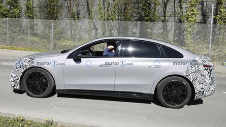 Die Elektro-C-Klasse von Mercedes verliert an Tarnung