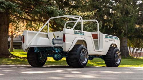 Un Ford Bronco sans freins avant est mis aux enchères