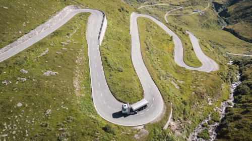 Mercedes, Mercedes GenH2, le camion à hydrogène réussit ses tests estivaux dans les Alpes