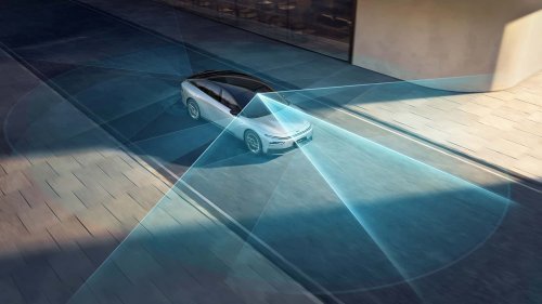 Al volante del Xpeng P7+ 2026, una berlina eléctrica oriental de representación