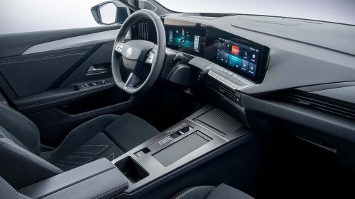 2026 Opel Astra Revealed: Facelift Brings a Light Bar and Smarter Headlights