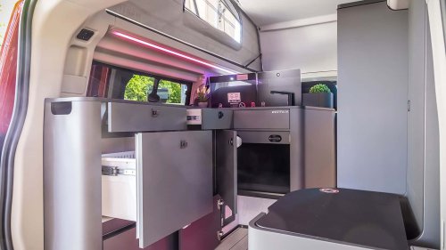 Ford Nugget celebra sus 40 años con una camper especial retro