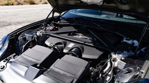 Review Aston Martin Vantage Roadster: Rasa Berkendara ala Coupe