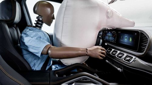 Mercedes, The Mercedes S-Class Is Getting Heated Seatbelts. Here's Why It Matters