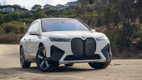 BMW, BMW Bertaruh pada Mobil Listrik dan Berhasil