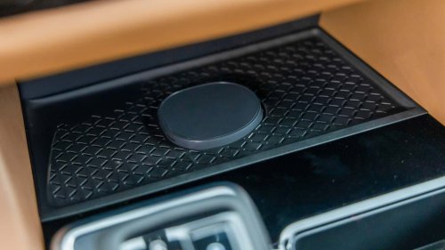 Finally, A Wireless Phone Charger That Doesn’t Suck