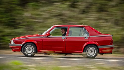 Alfa Romeo 75 (1987): la berlina con una disposición mecánica especial