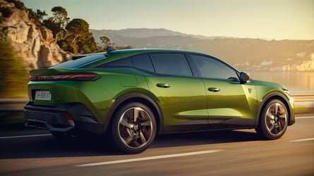 El Peugeot 408, en oferta, mira de reojo al Dacia Striker