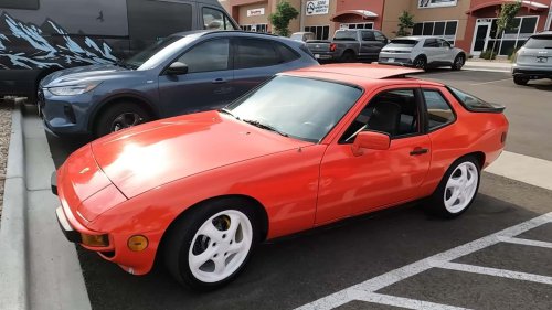 Konversi Porsche 924S EV yang Ramah Anggaran