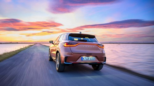 Lexus, Lexus ES, Toyota, El Lexus (basado en un Toyota) de acceso es ahora más asequible