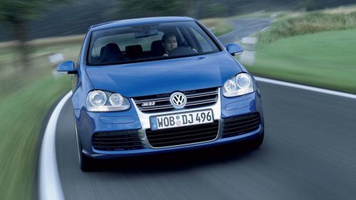 Bos Bugatti Memiliki dan Mengendarai Volkswagen Golf R32