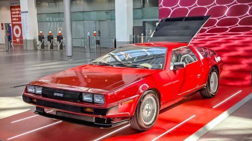 Este DeLorean DMC-12 impoluto está para 'regresar al futuro'