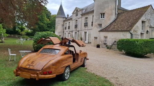 Mercedes, Une Mercedes 300E… en bois vendue aux enchères