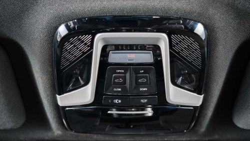 EMC 212, el interior y el maletero del nuevo todoterreno de gasolina