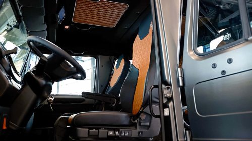 Mercedes-Benz, Mercedes-Benz dota al Unimog de un traje de lujo a medida