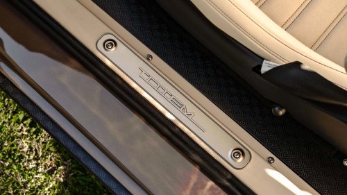 La coupé artisanale à suspension réglable rend hommage aux années 70
