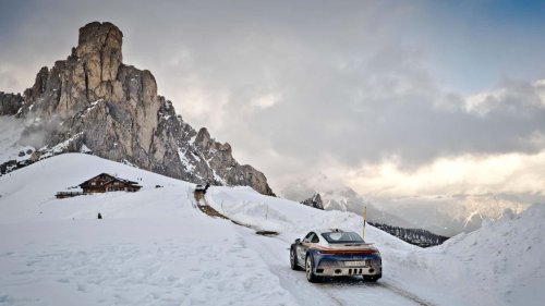 El Porsche 911 Dakar se toma unos días de descanso en los Dolomitas