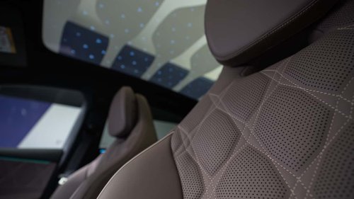 El nuevo Clase C eléctrico recupera el frontal de los Mercedes clásicos