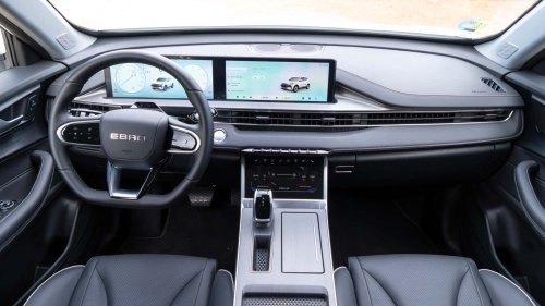 211 CV, híbrido, y desde 19.990 € con descuento, para esta oferta del EBRO s400