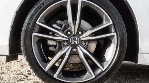 Consume como el Corolla y es más potente: este híbrido japonés lo tiene todo