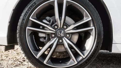 Consume como el Corolla y es más potente: este híbrido japonés lo tiene todo