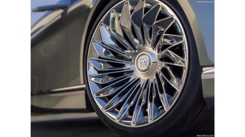 ‘That’s Wild Bro:’ Mechanic Removes Tire After Another Guy ‘Does It Cheaper'. Then He Notices Something That Could Save a Life