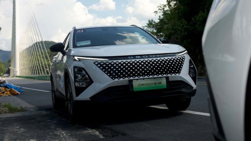 Este Toyota híbrido recibe un baño de realidad del Omoda 5 SHS-S