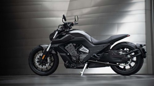 Esta cruiser china parece una copia de la Ducati Diavel
