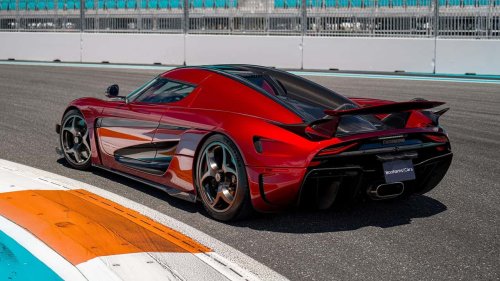 Koenigsegg, Cette Koenigsegg possède possède plus d'un million de dollars d'options