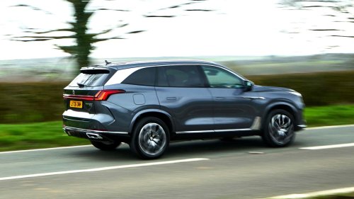 Voici le nouveau SUV hybride 7 places qui parcourt 100 km en électrique.