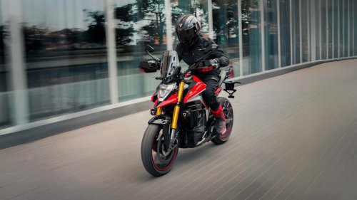 Esta moto india es una copia de la Ducati Hyperstrada