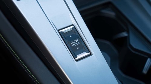 210 CV y 453 km de autonomía, para este crossover coupé de imagen deportiva