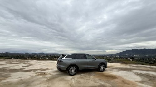 EBRO s900 PHEV 4x4, primera prueba del SUV 7 plazas de la firma española