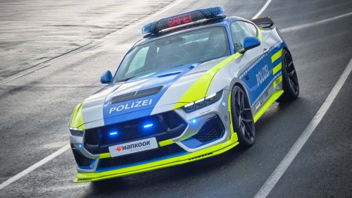 TUNE IT! SAFE! zeigt STEEDA Q500 Ford Mustang im Polizei-Look