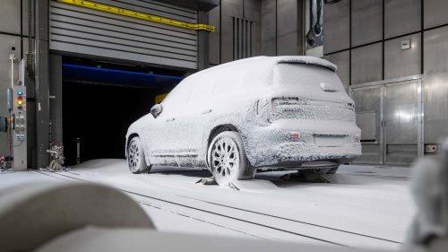 The New Mercedes GLB Has Three Screens, Seven Seats, and Plenty of Stars