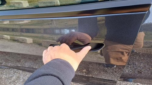 Volvo EX60 : comment fonctionne la nouvelle poignée de porte "Wing Grip"