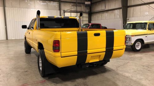 RAM, ‘Plz Tell Me That's for a Cheater’s Car?:’ Ohio Driver Stops to Put Gas In Ram 3500. Then They See What Color the Petrol Is