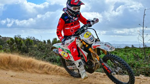 Bimota acaba de fabricar una lujosa Kawasaki de motocross